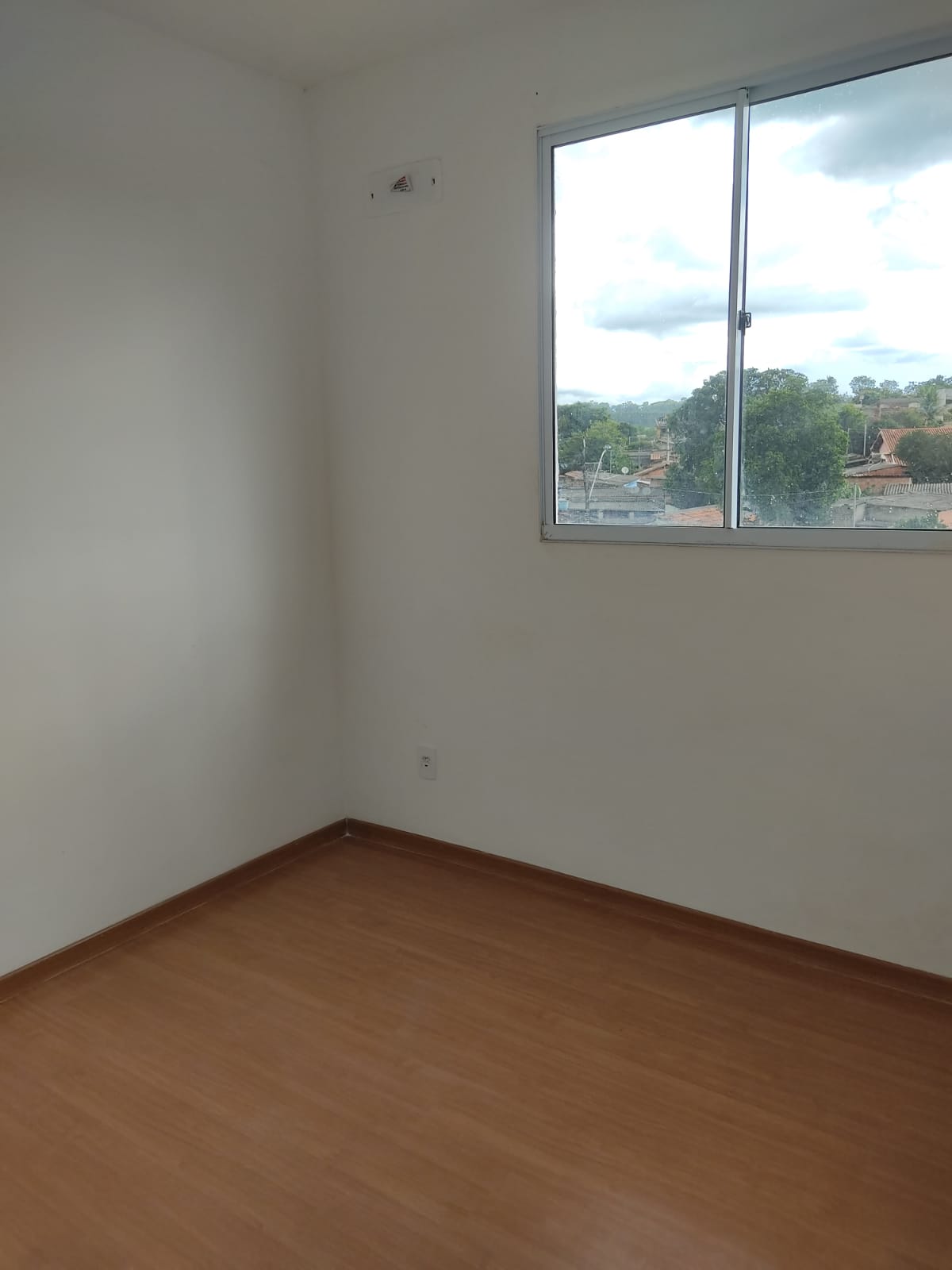 VENDO LINDO APTO-VÁRZEA-Sete Lagoas, MG.